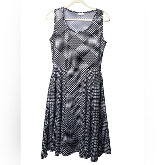 LuLaRoe Dresses & Skirts - LuLaRoe Black & White Houndstooth Fit & Flare Dress (Size M) – With Pockets!